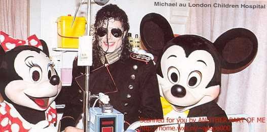 MichaelvisitstheTheQueenElizabethHospitalforChildrenJuly291992inLondonUK.jpg