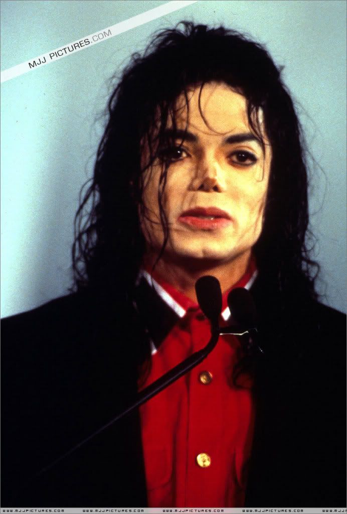 Appearances-Sending-relief-to-Sarajevo-michael-jackson-7486153-811-1200.jpg