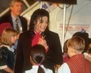 Heal_The_World_Foundation_-_Relief_to_Sarajevo_24-11-1992.jpg