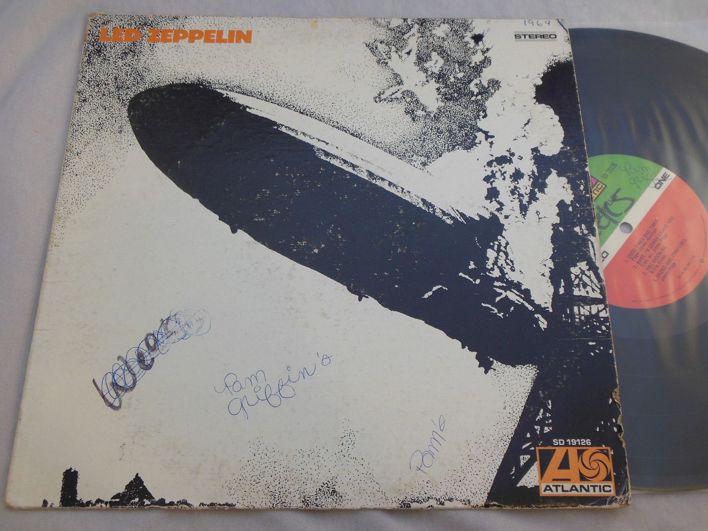 Led Zeppelin - Led Zeppelin (self-titled)