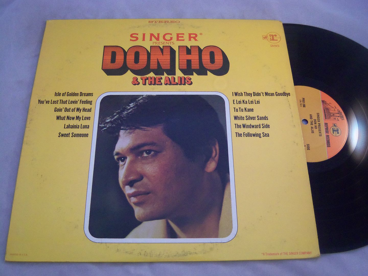 Don Ho - Singer Presents Don Ho & The Aliis