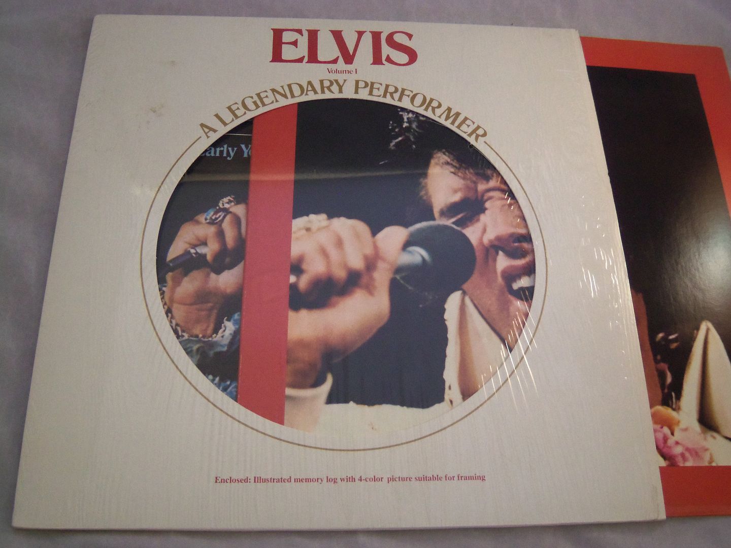 Elvis; A Legendary Performer Volume 1 - Elvis Presley