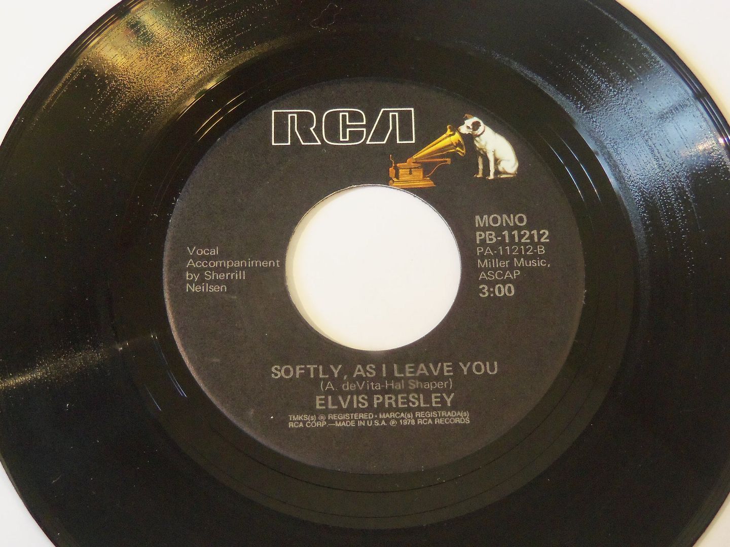 Unchained Melody / Softly, As I Leave You - Elvis Presley