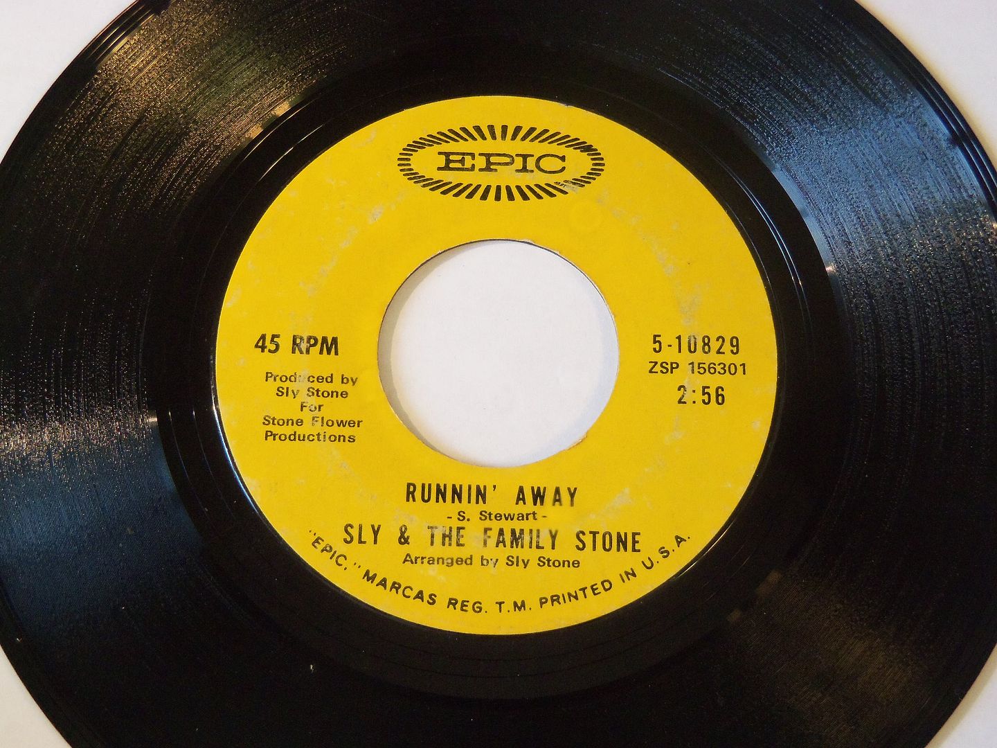 Sly & The Family Stone - Runnin' Away / Brave & Strong