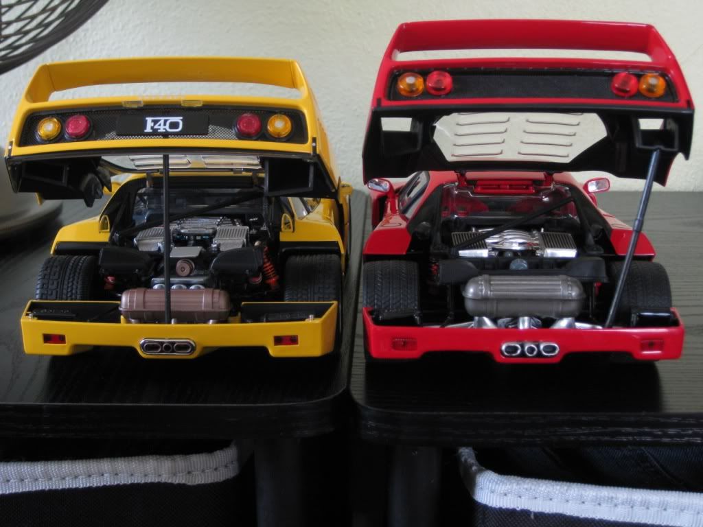Ferrari F40 side-by-side: 1/18 Kyosho and Hot Wheels Elite