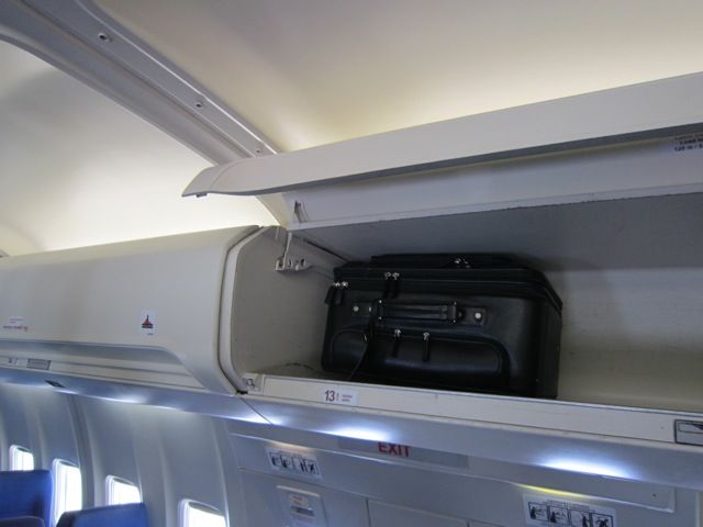 airlines overhead luggage size