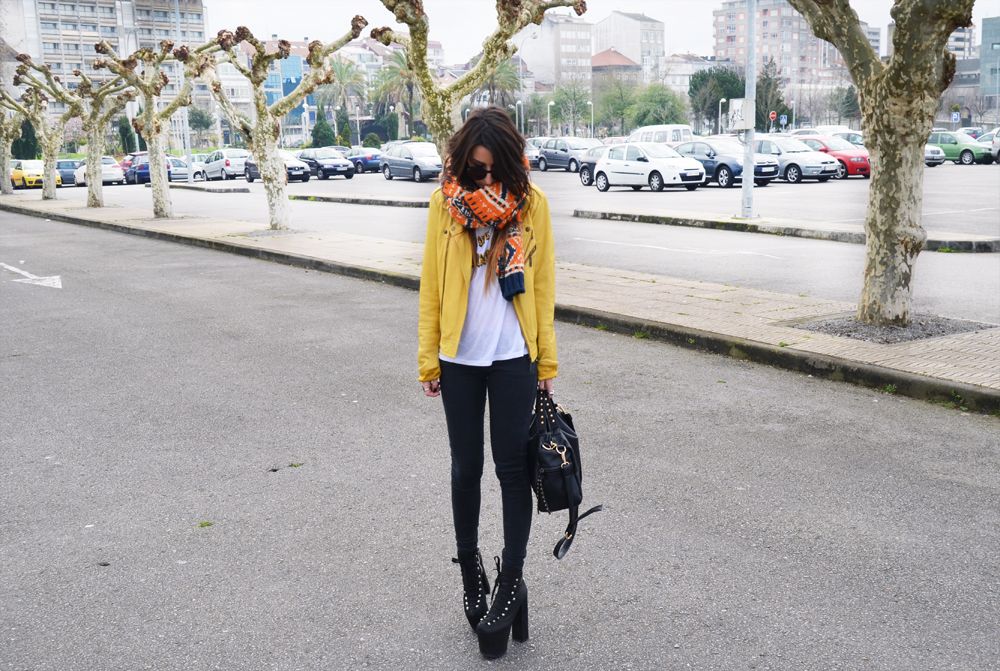 photo yellowleather02copia_zps0e4b1d14.jpg