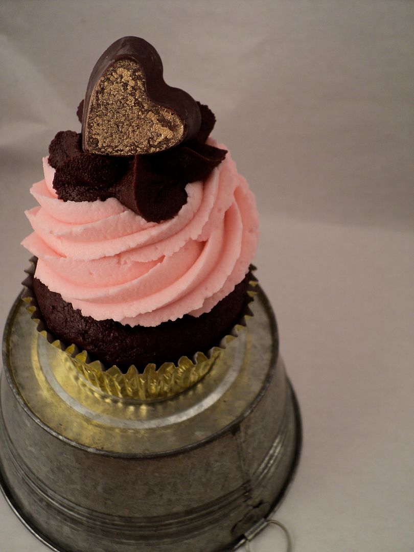 leaves and flours vegan neopolitan bon bon cupcakes