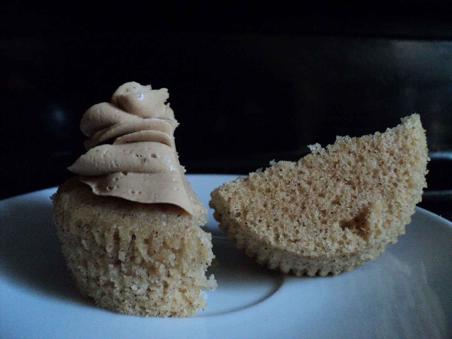leaves and flours vegan speculoos frosting