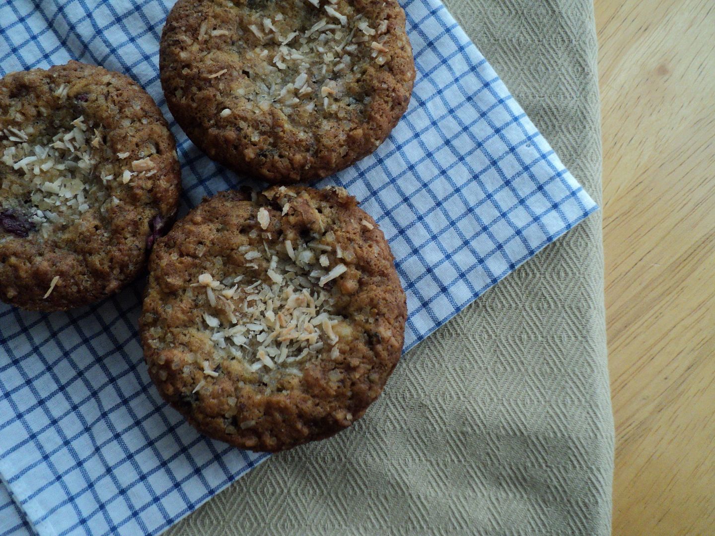 leaves and flours vegan kitchen sink muffins