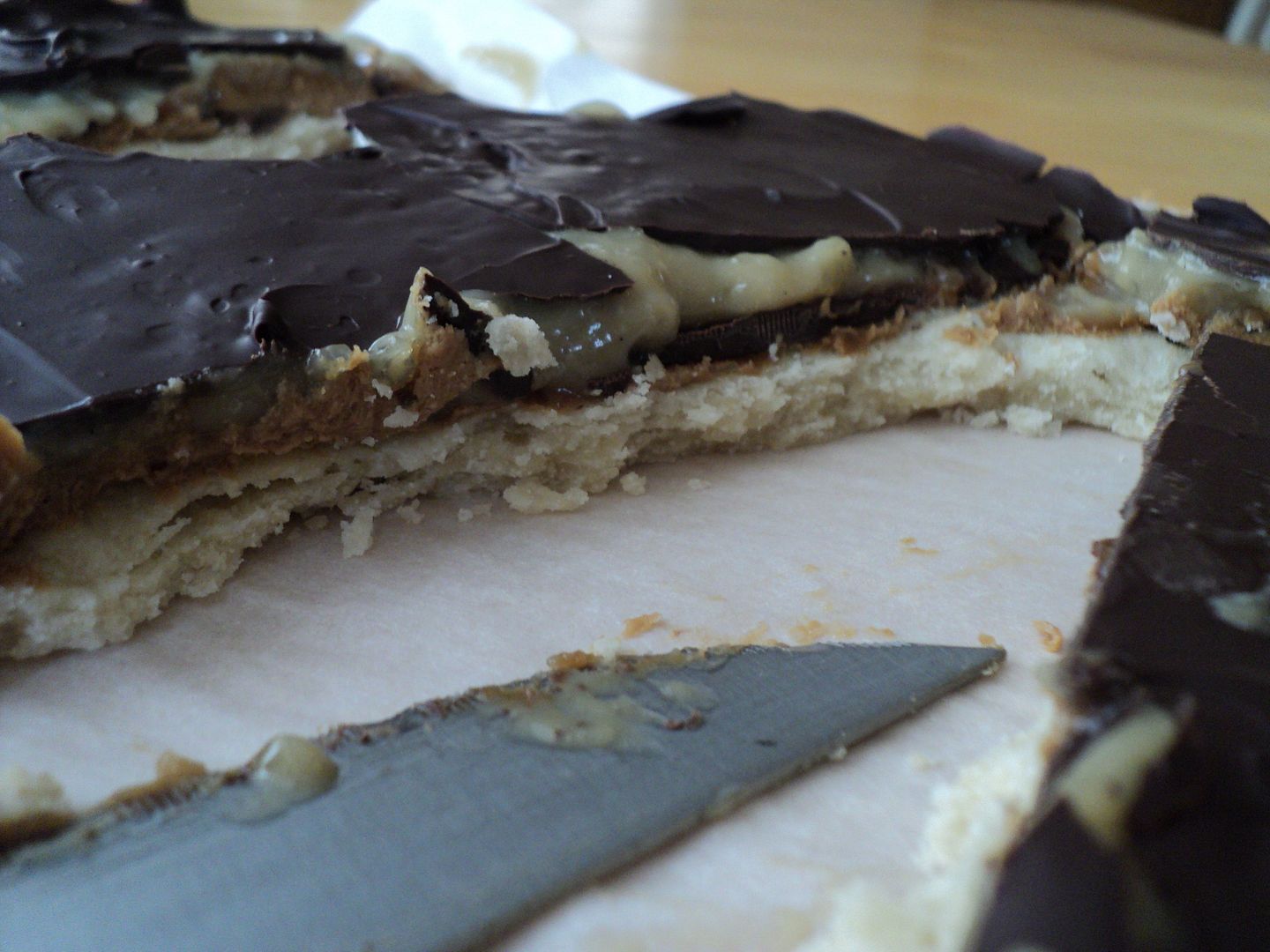 leaves and flours vegan speculoos caramel cookie bars