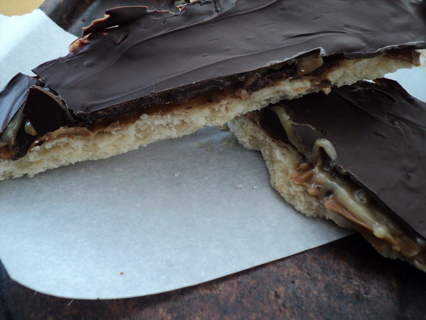 leaves and flours vegan speculoos caramel cookie bars