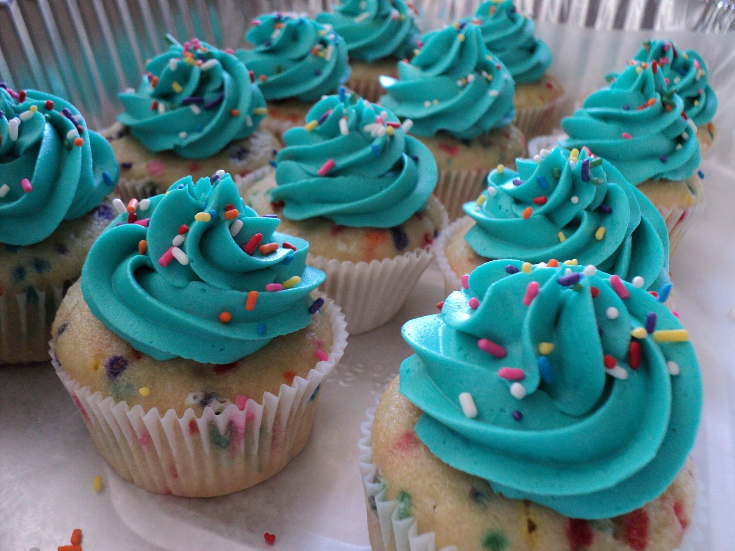 leaves and flours vegan funfetti cupcakes