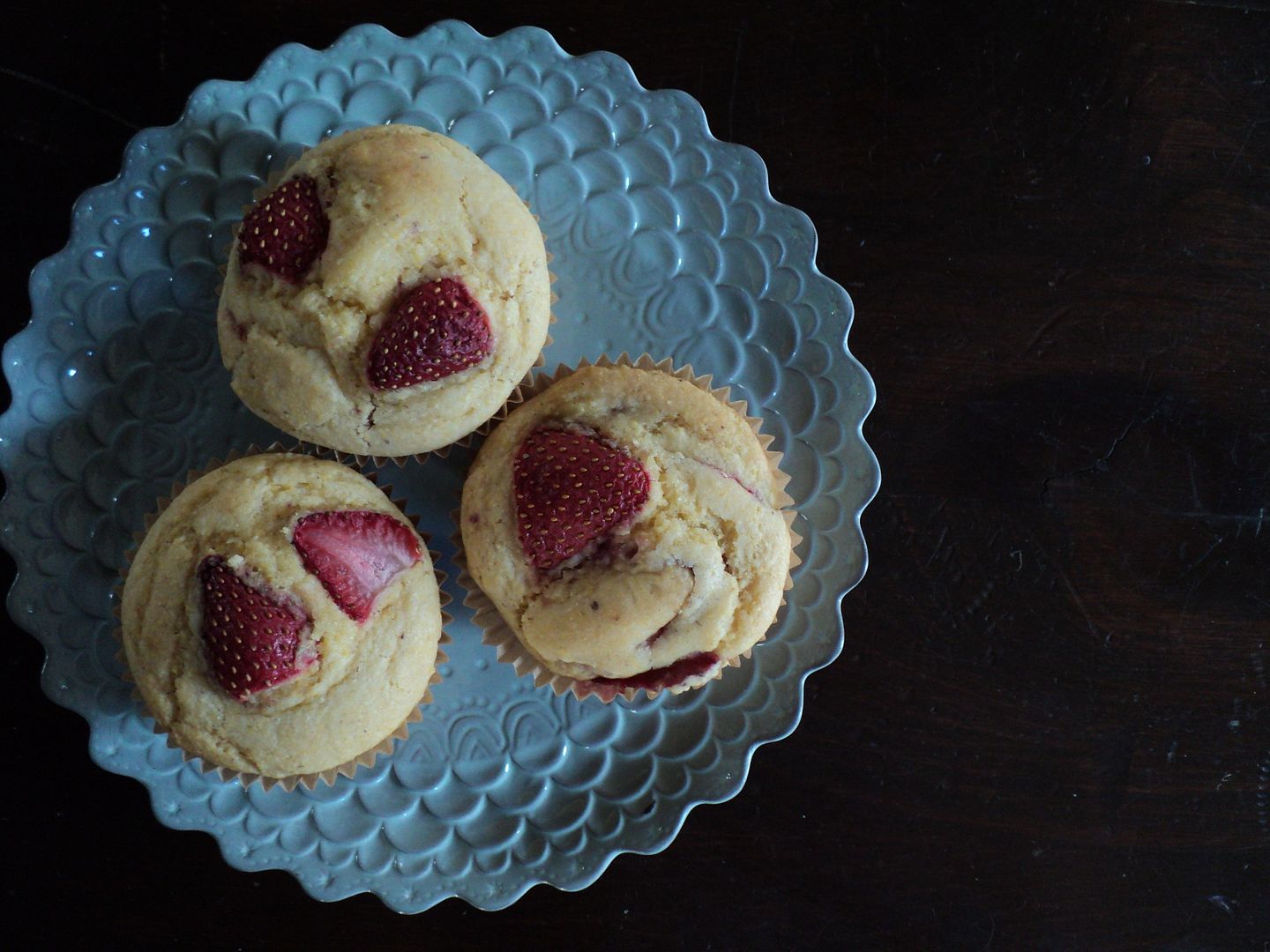 leaves and flours vegan strawberry corn muffins