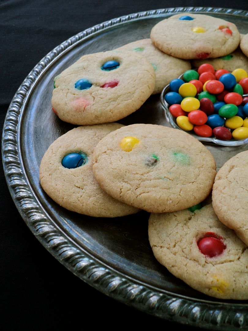 leaves & flours vegan m&m cookies