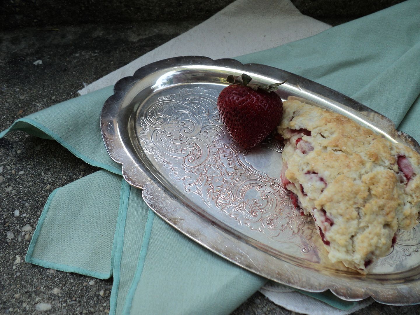 leaves and flours vegan strawberry biscuits