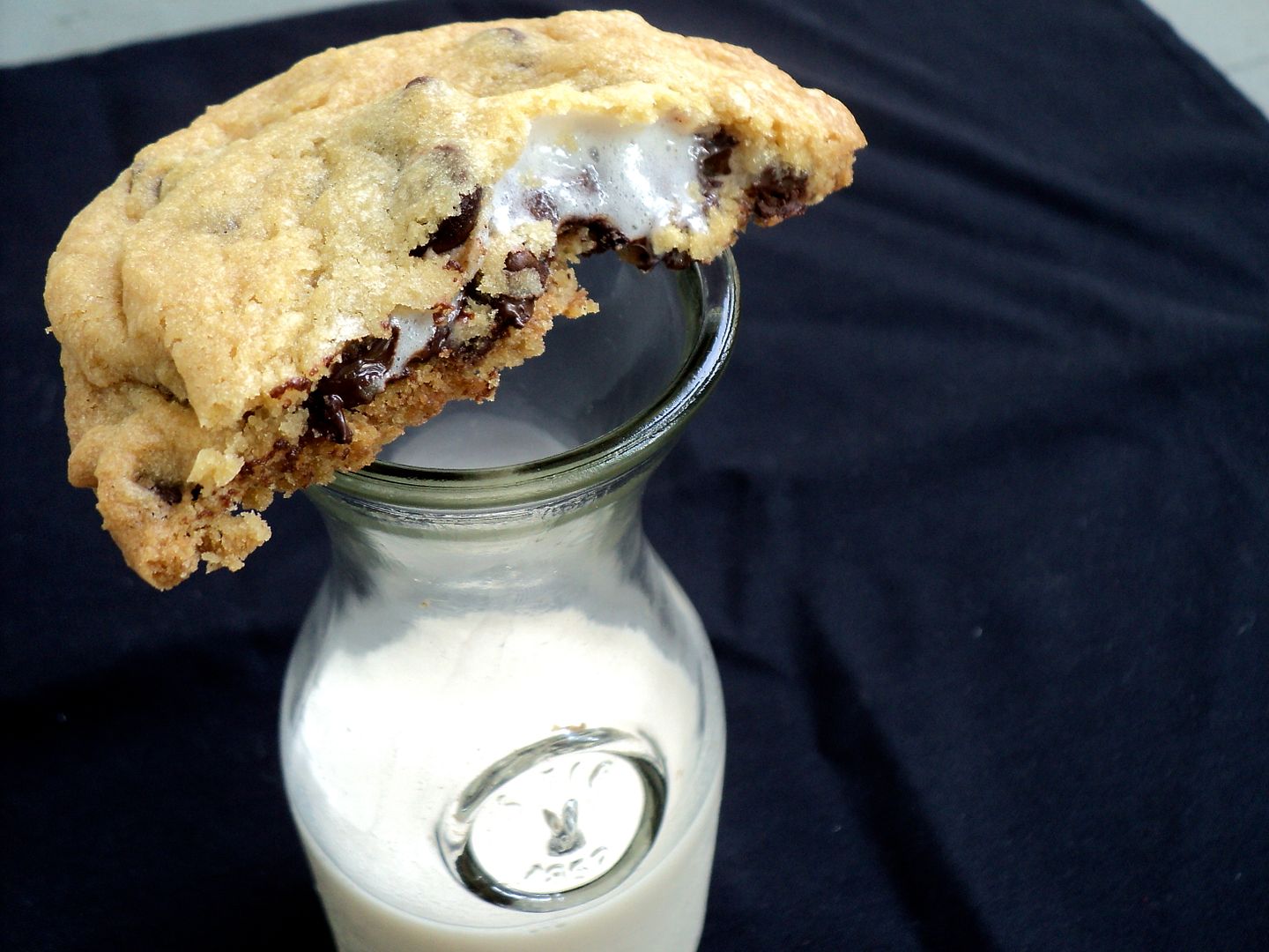 leaves and flours vegan s'mores stuffed chocolate chip cookies