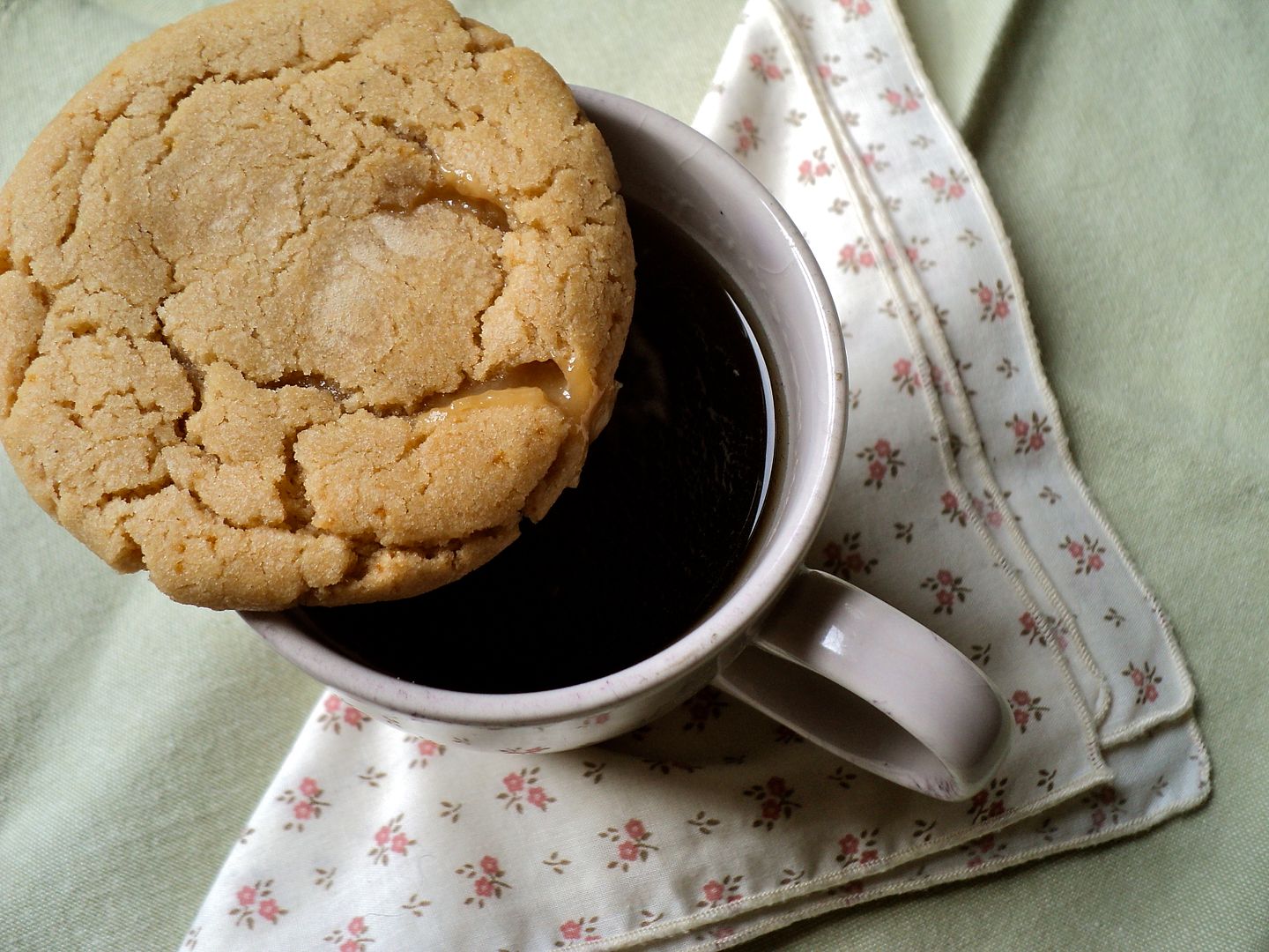 leaves and flours vegan caramel stuffed apple cider cookies