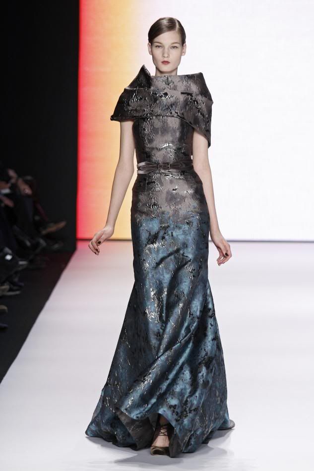 34. Kirsi: Turquoise and dark gray jacquard gown, dark gray velvet belt.