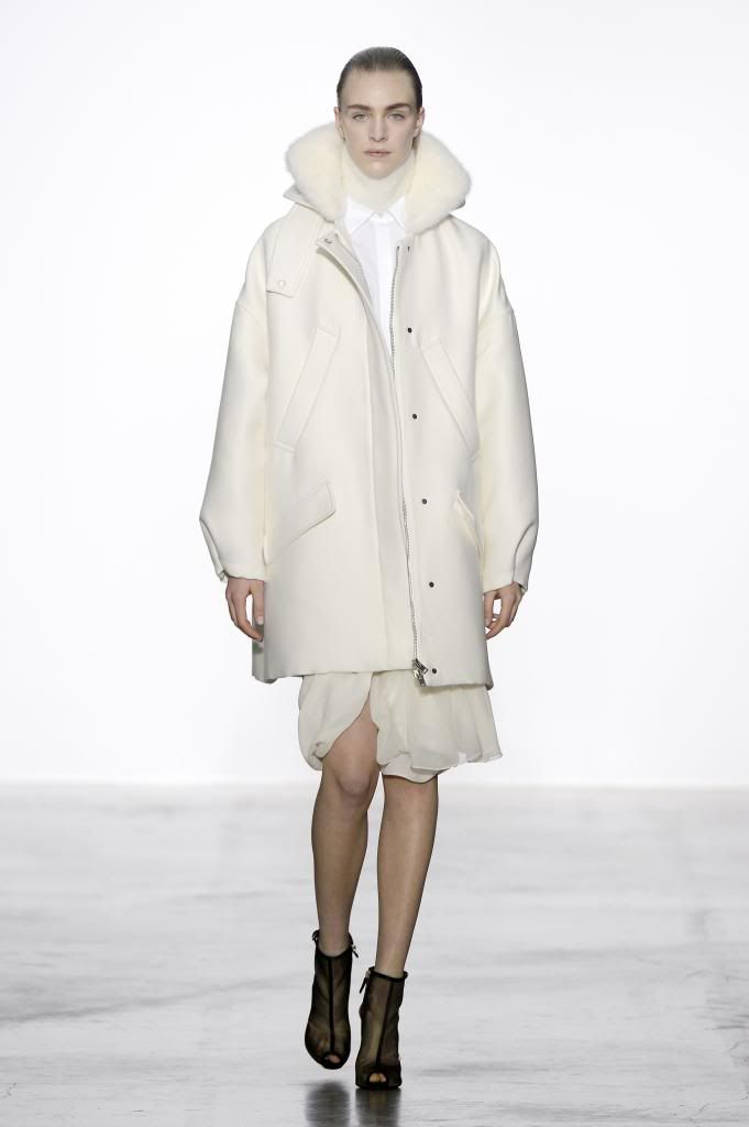  photo GiambattistaValliFall-Winter13-14look02_zpsb6da9390.jpg