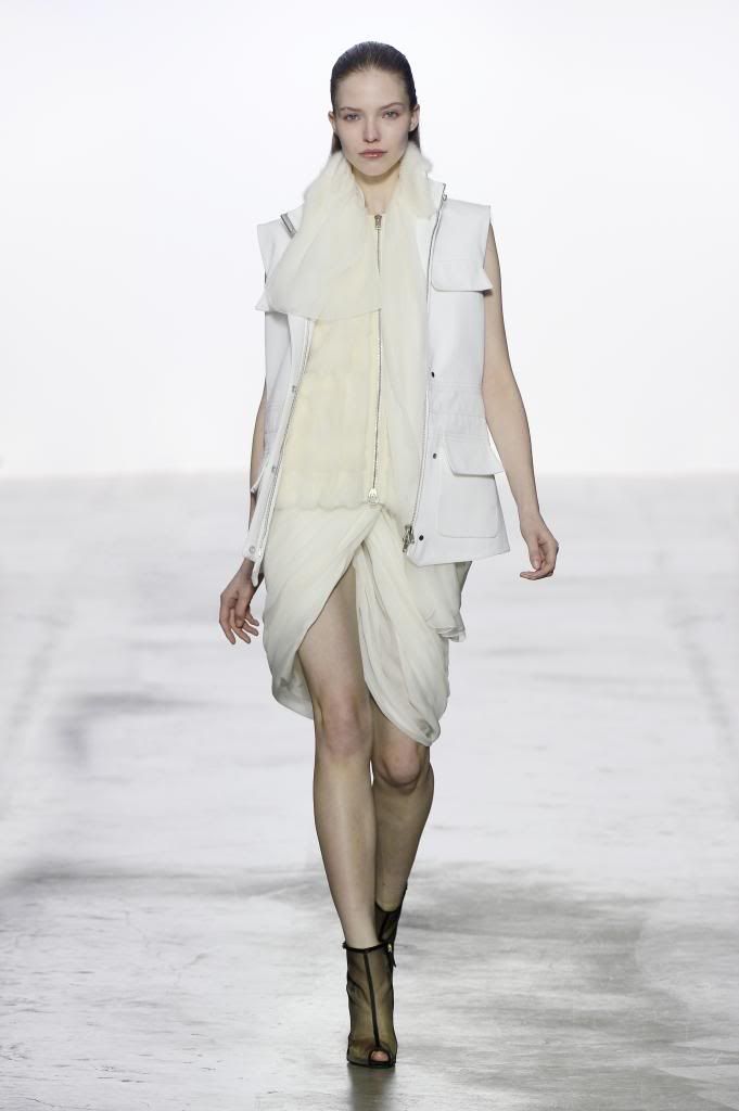  photo GiambattistaValliFall-Winter13-14look03_zpse2f1319a.jpg