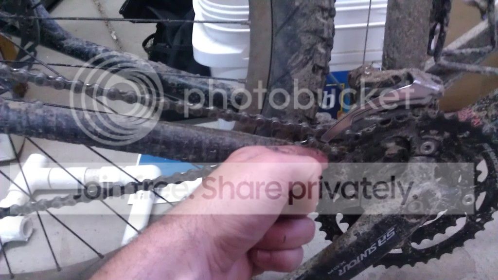 1st gear) chainring, locks pedals 